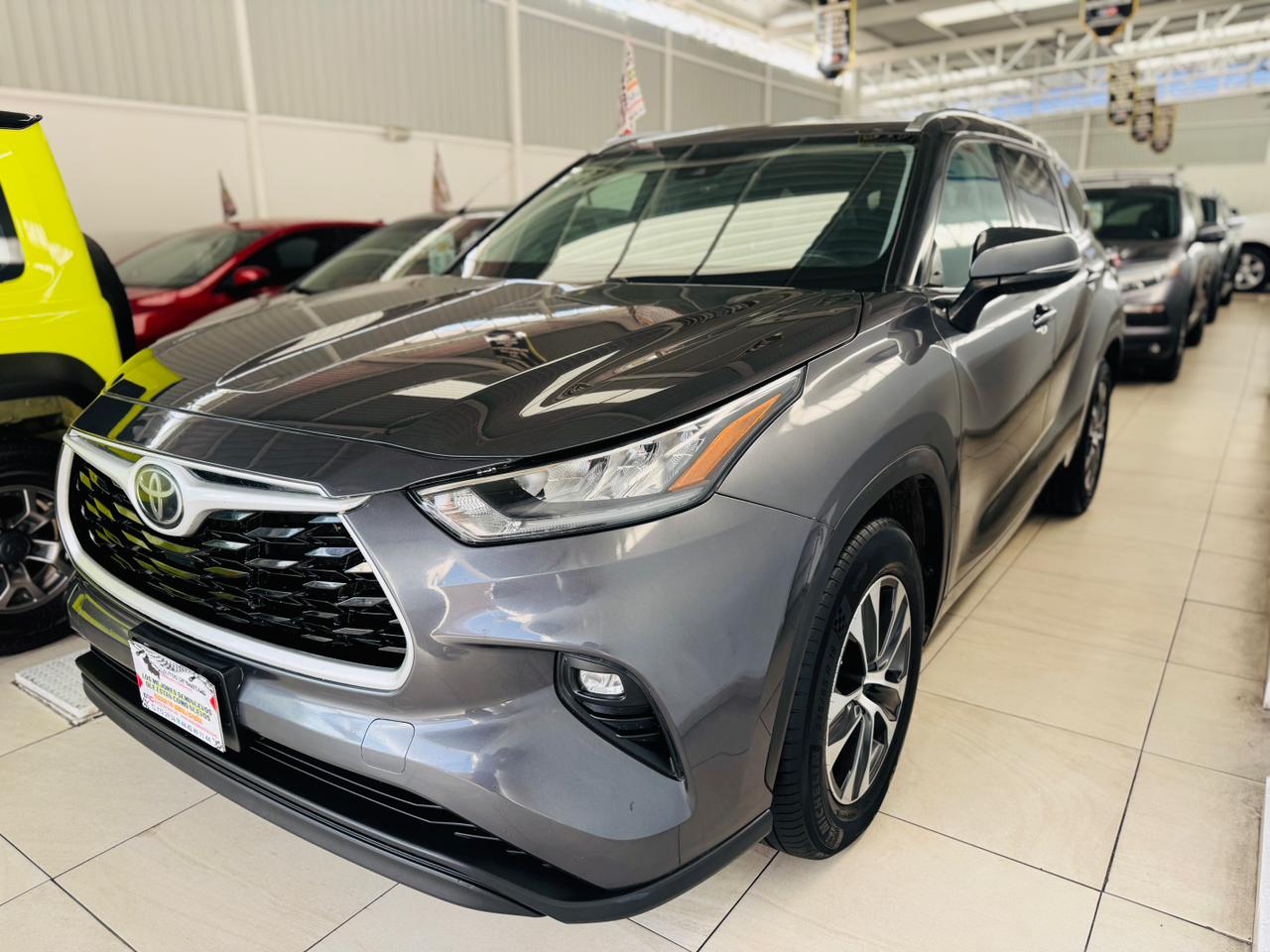 TOYOTA HIGHLANDER