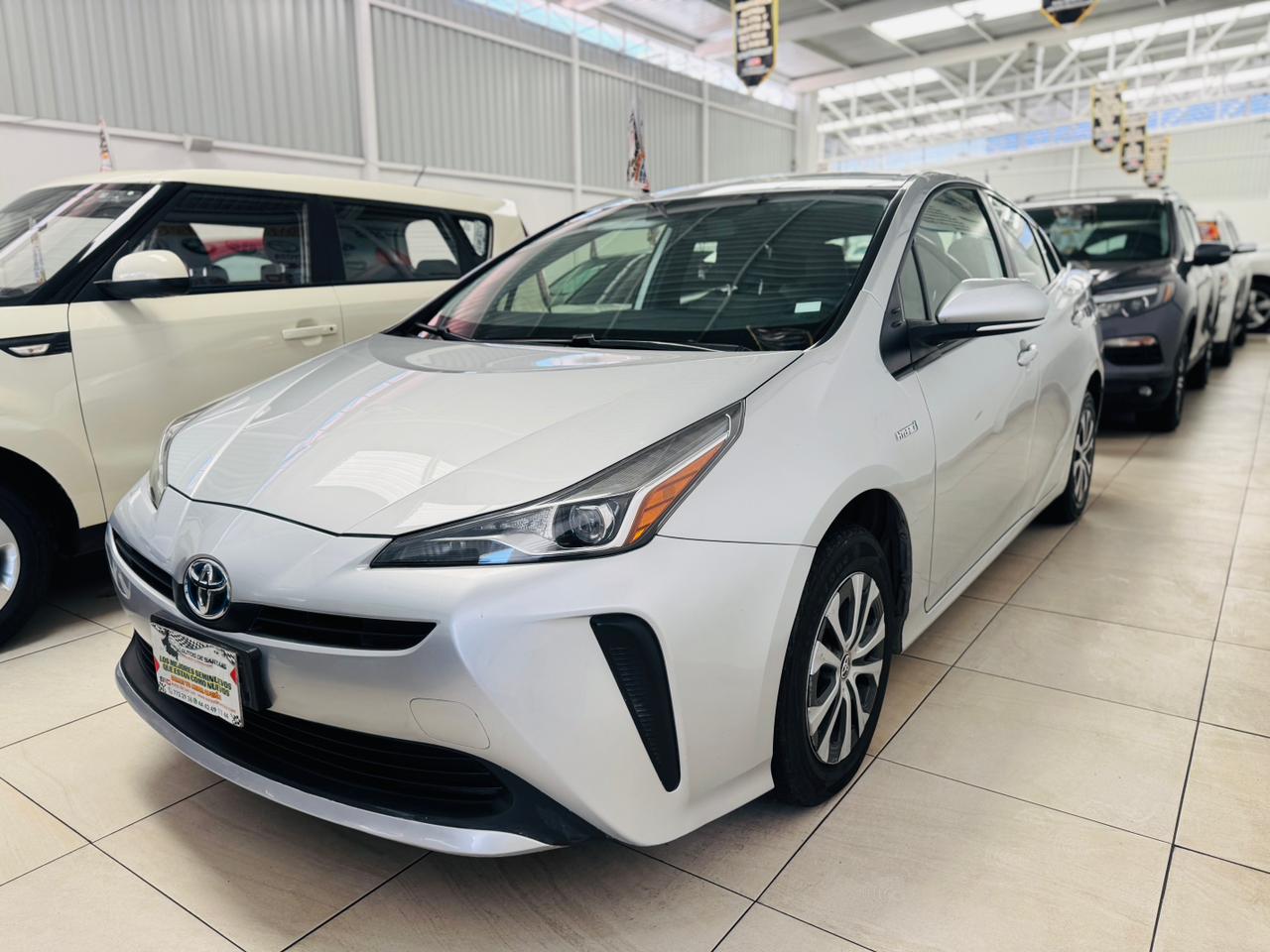 TOYOTA  PRIUS